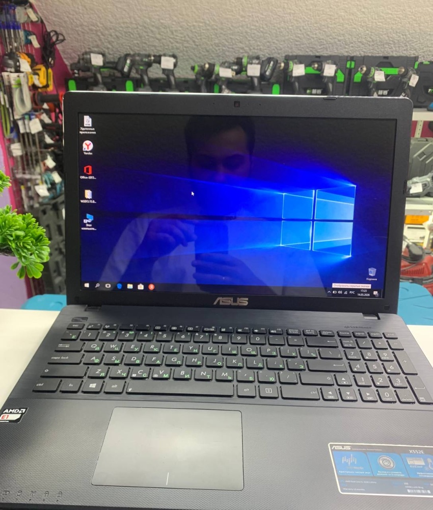 Ноутбук ASUS E551